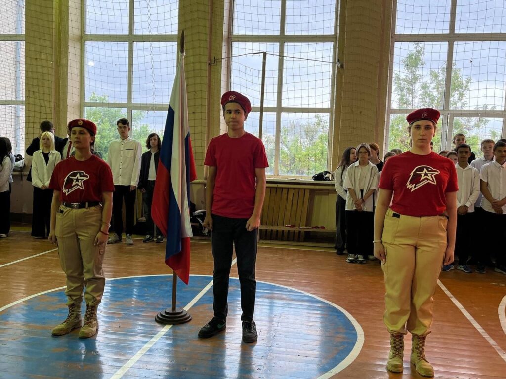 Отряд "Монолит", вынос флага РФ