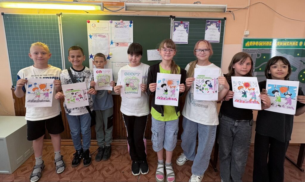 ребята рисуют